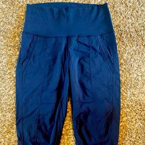 Lululemon 3/4 length lounge pants